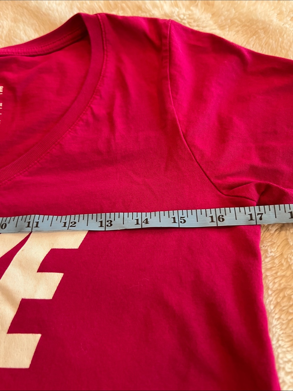 Nike V-Neck T-Shirt Womens medium Magenta Athletic Cut Short Sleeve Tee - Picture 4 of 6